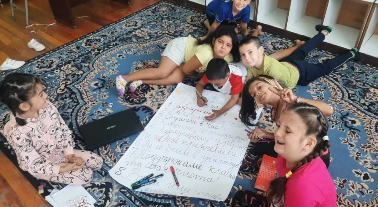 After identifying the needs of the students and talking with their parents, she created a completely new school subject – Artevita – The School of Life.