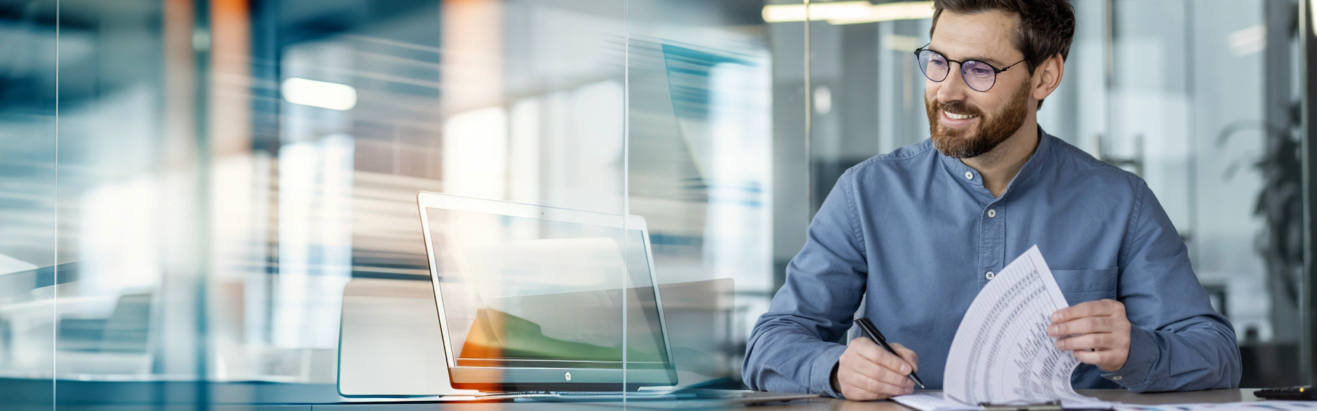 AI-Driven Trend Identification and Knowledge Extraction for OEM Leader