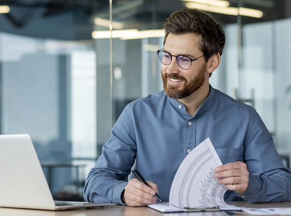 AI-Driven Trend Identification and Knowledge Extraction for OEM Leader